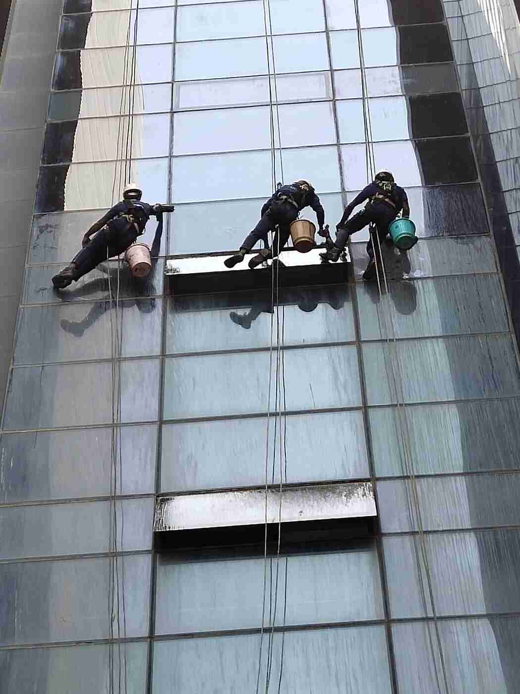 FACADE CLEANING - SAFETECH FACADE SYSTEMS - Facade Window Cleaning Solution